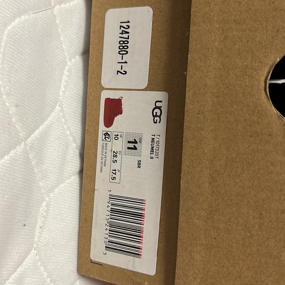 NWOT UGG Boots Red size 11C - Picture 7 of 7